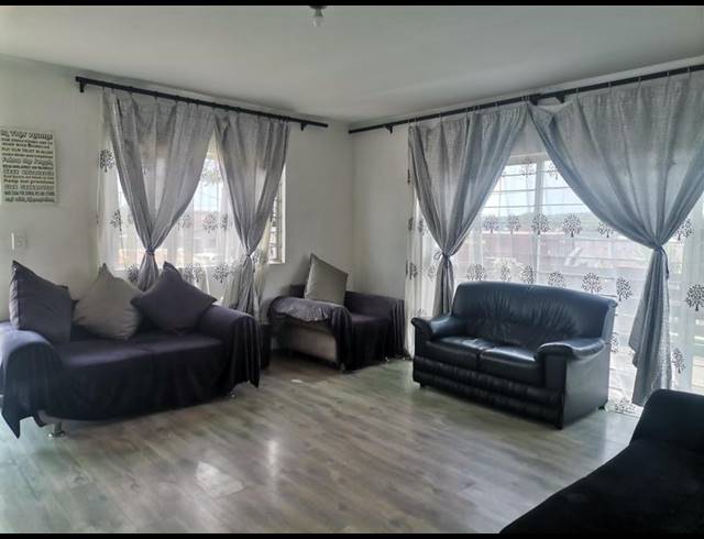 5 BEDROOM HOUSE FOR SALE IN CLAIRWOOD